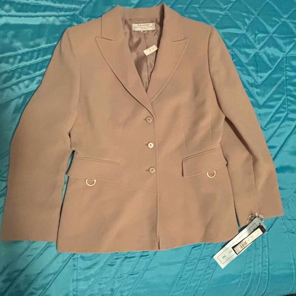 Tahari, suit women’s with pants. New with tags. Size 12P, beige.
